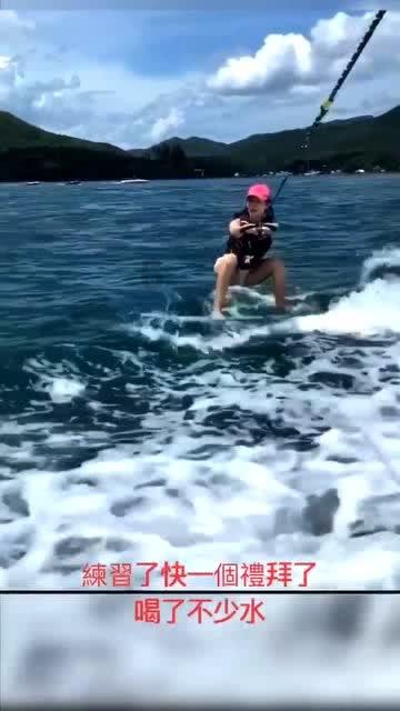 开怀一笑:晚上停电了,百无聊赖,老婆却开始翻箱倒柜起来